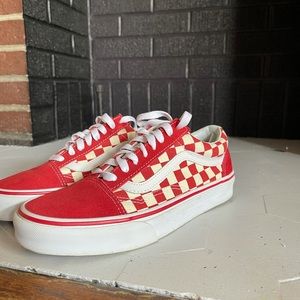 WOMENS VANS SIZE 8
